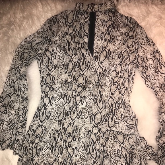 MISSGUIDED SNAKE PRINT WRAP DRESS - Picture 2 of 5